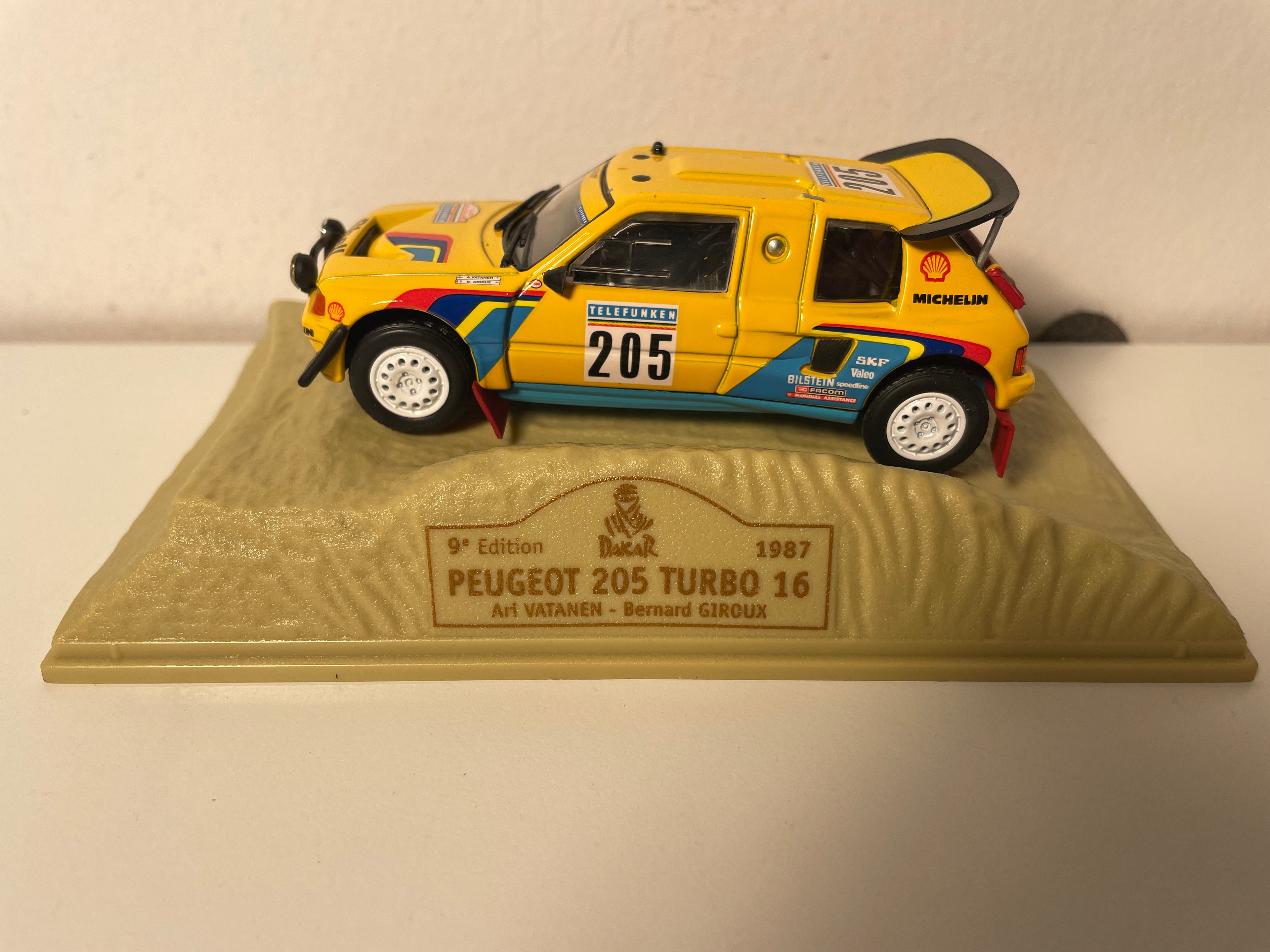 Peugeot 205 Turbo 16 jaune numéro 205 - Paris-Dakar 1987 (9ème édition)
