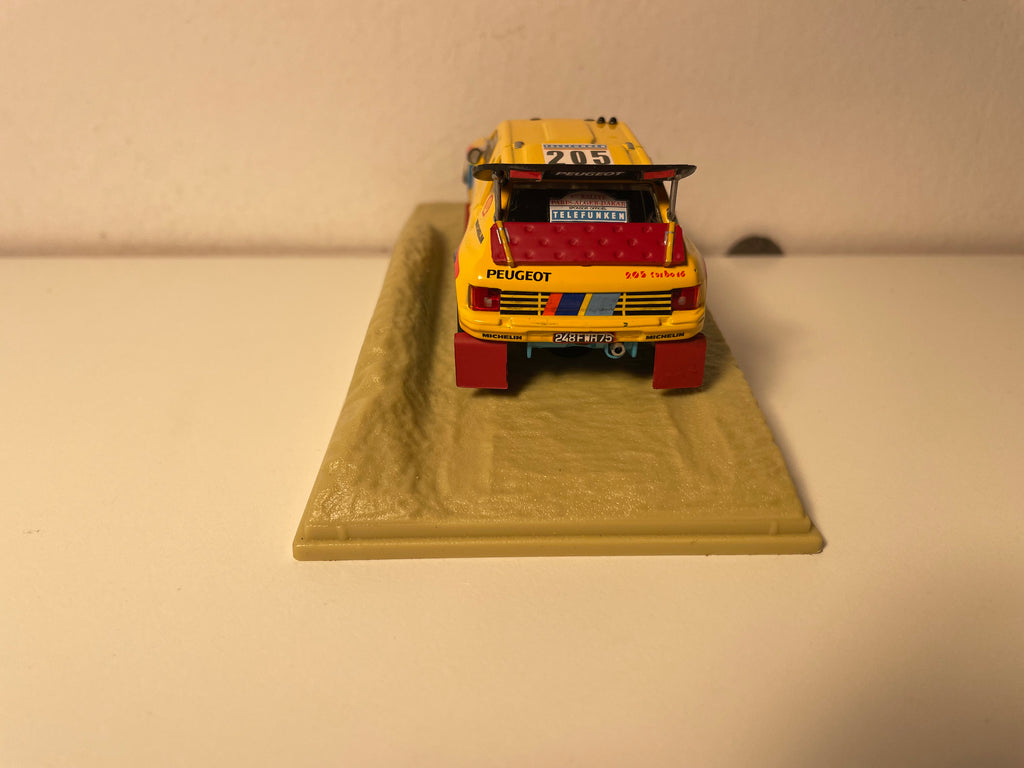 Peugeot 205 Turbo 16 jaune numéro 205 - Paris-Dakar 1987 (9ème édition)