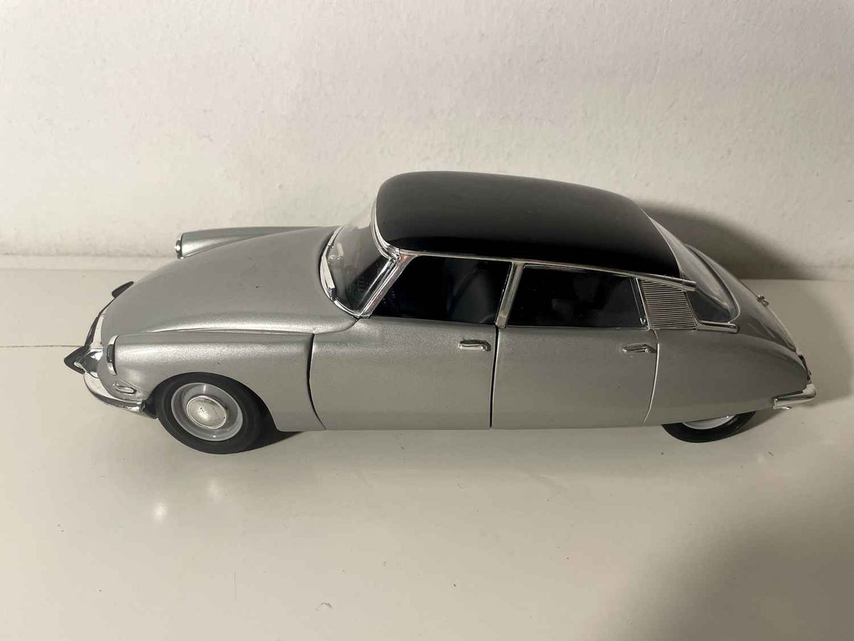 1963 Citroën D319 grau (Solido Skala 1/18)