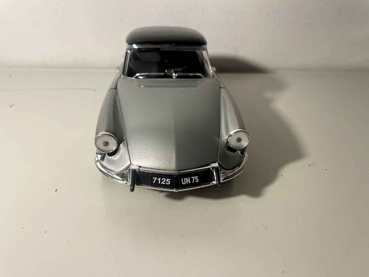 1963 Citroën D319 grau (Solido Skala 1/18)