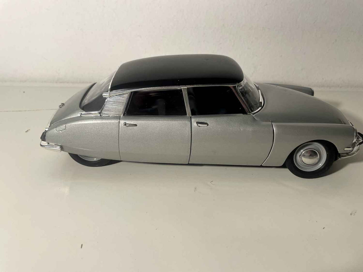 1963 Citroën D319 grau (Solido Skala 1/18)