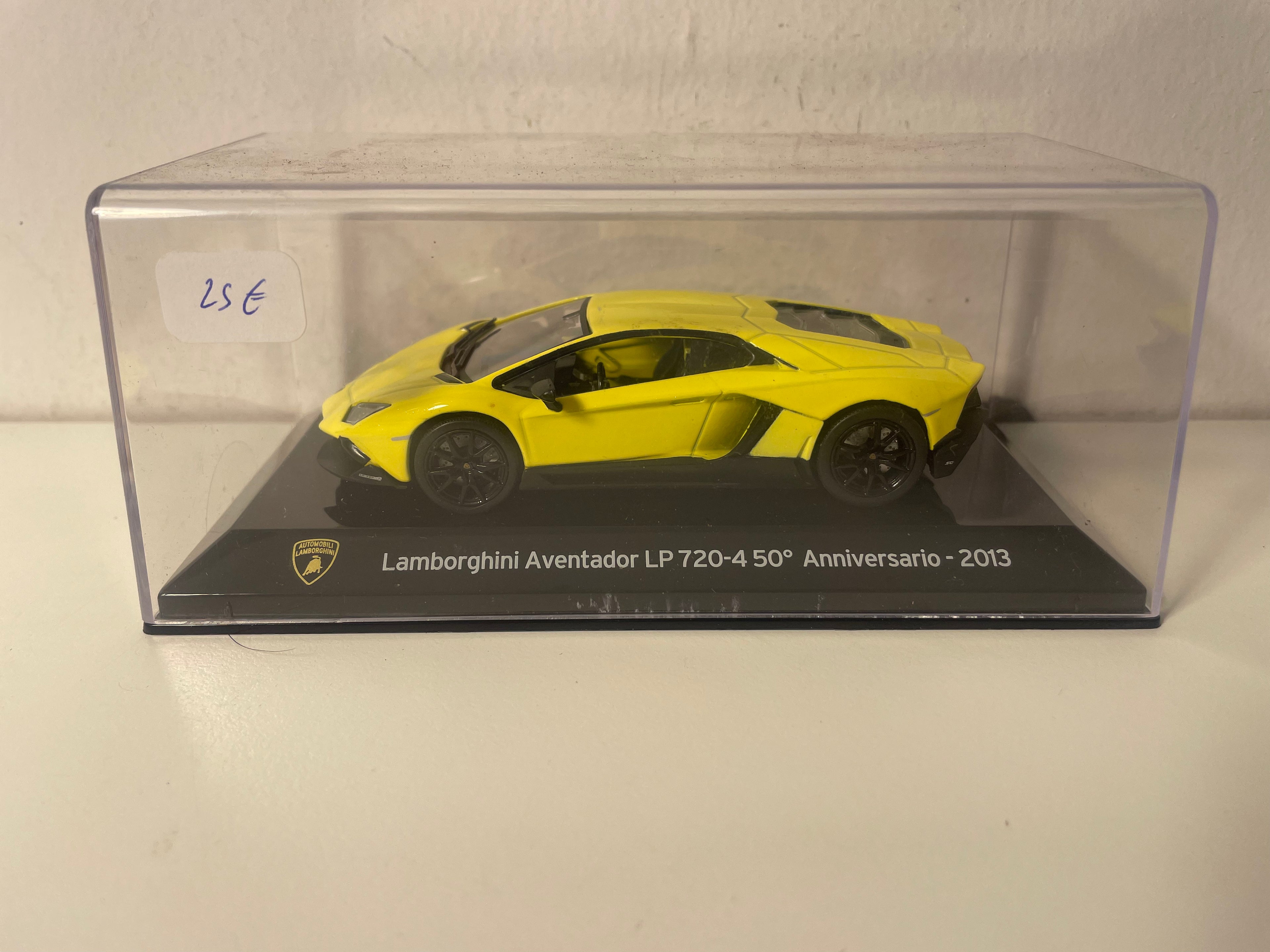 Lamborghini Aventador LP 720-4 50° Anniversario giel aus 2013
