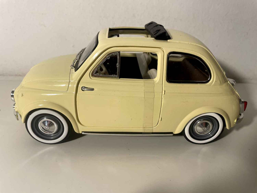 Fiat 500 giel/crème? (Solido 1:18. Skala)