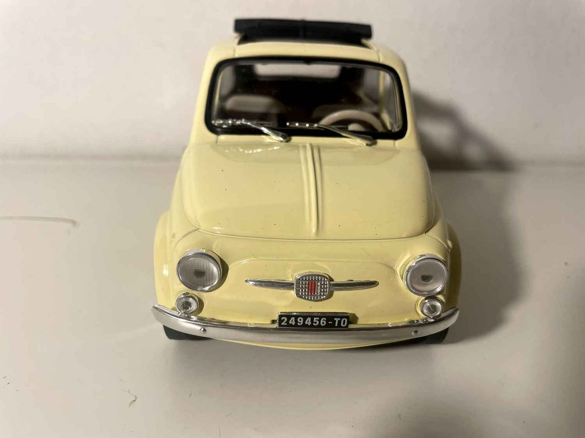 Fiat 500 giel/crème? (Solido 1:18. Skala)