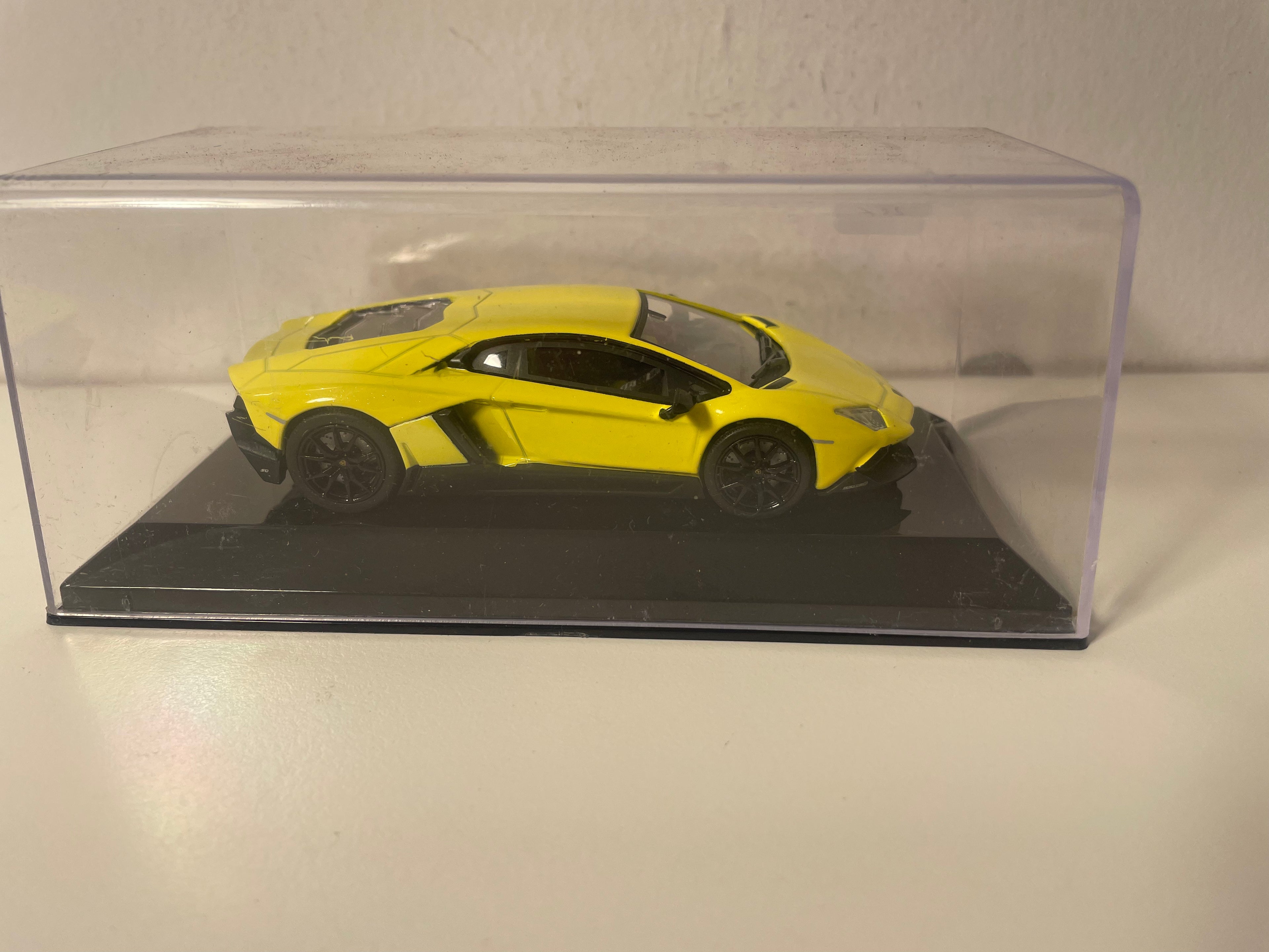 Lamborghini Aventador LP 720-4 50° Anniversario giel aus 2013