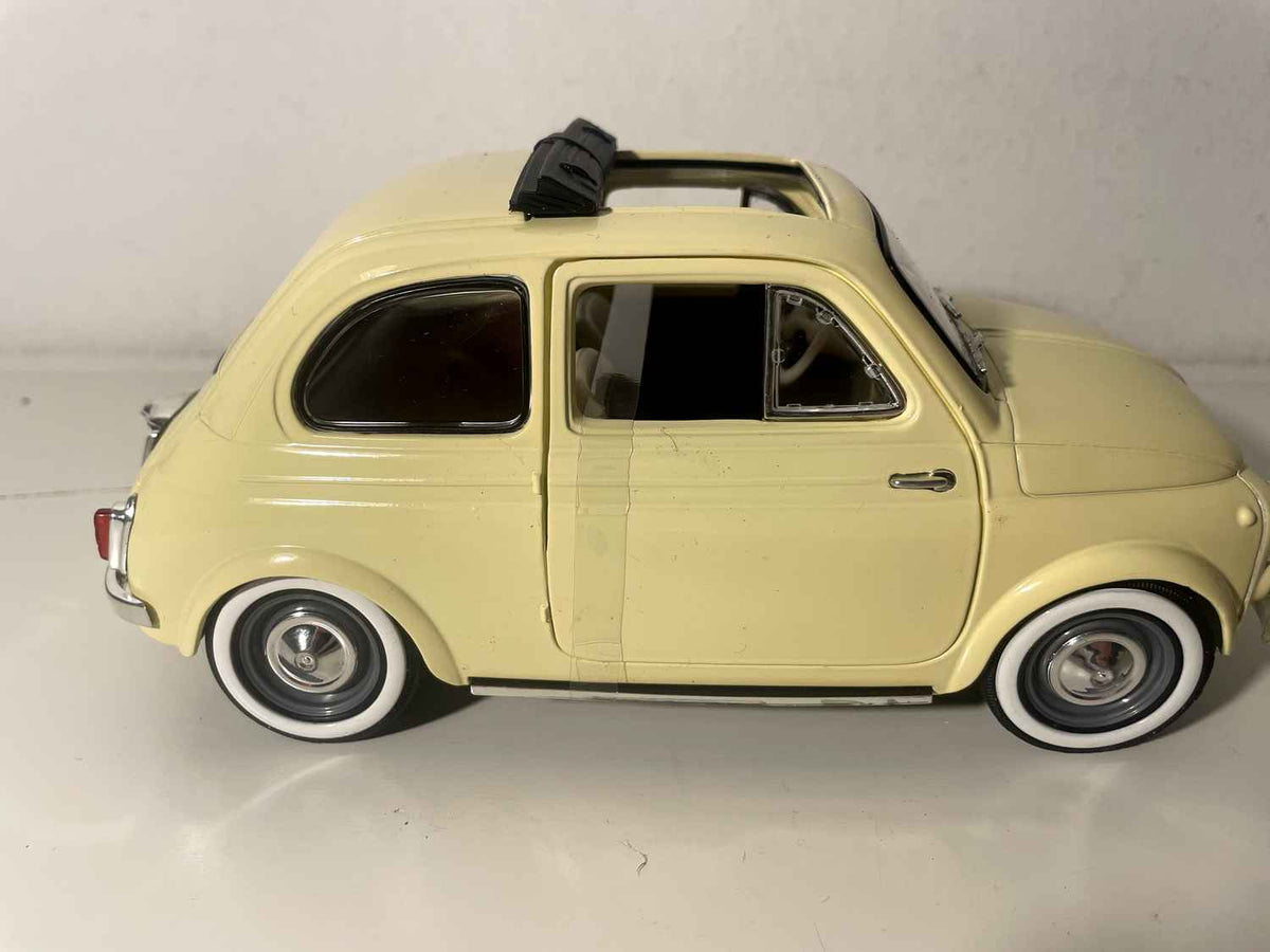 Fiat 500 giel/crème? (Solido 1:18. Skala)