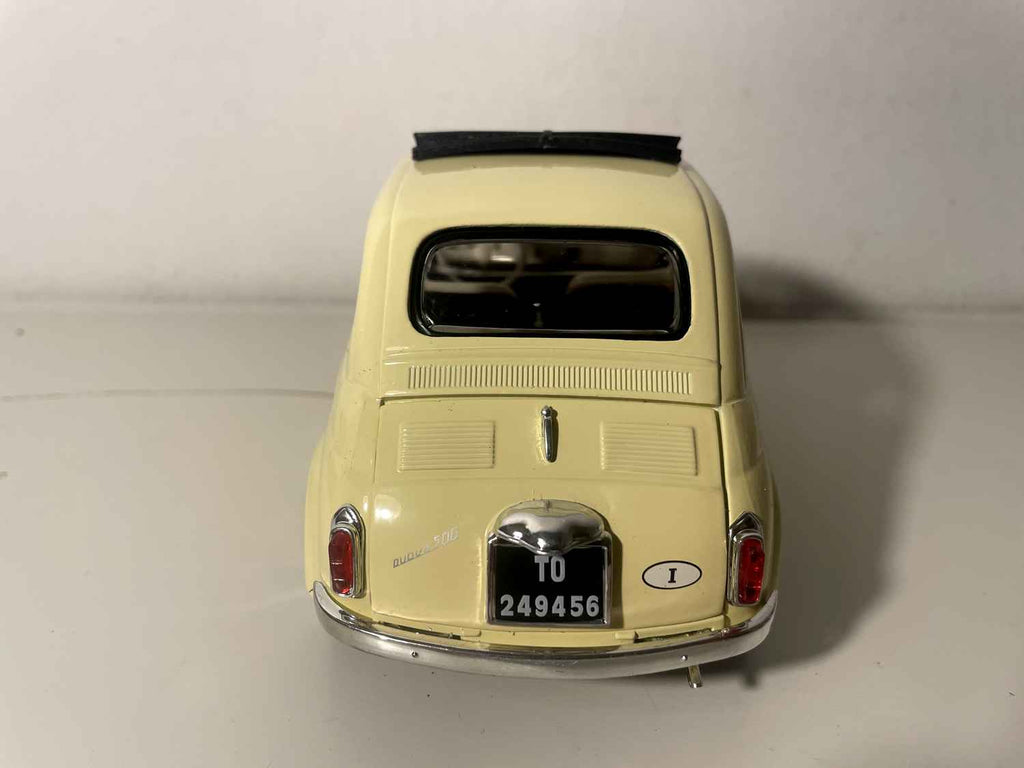 Fiat 500 giel/crème? (Solido 1:18. Skala)