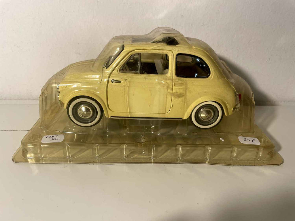 Fiat 500 giel/crème? (Solido 1:18. Skala)