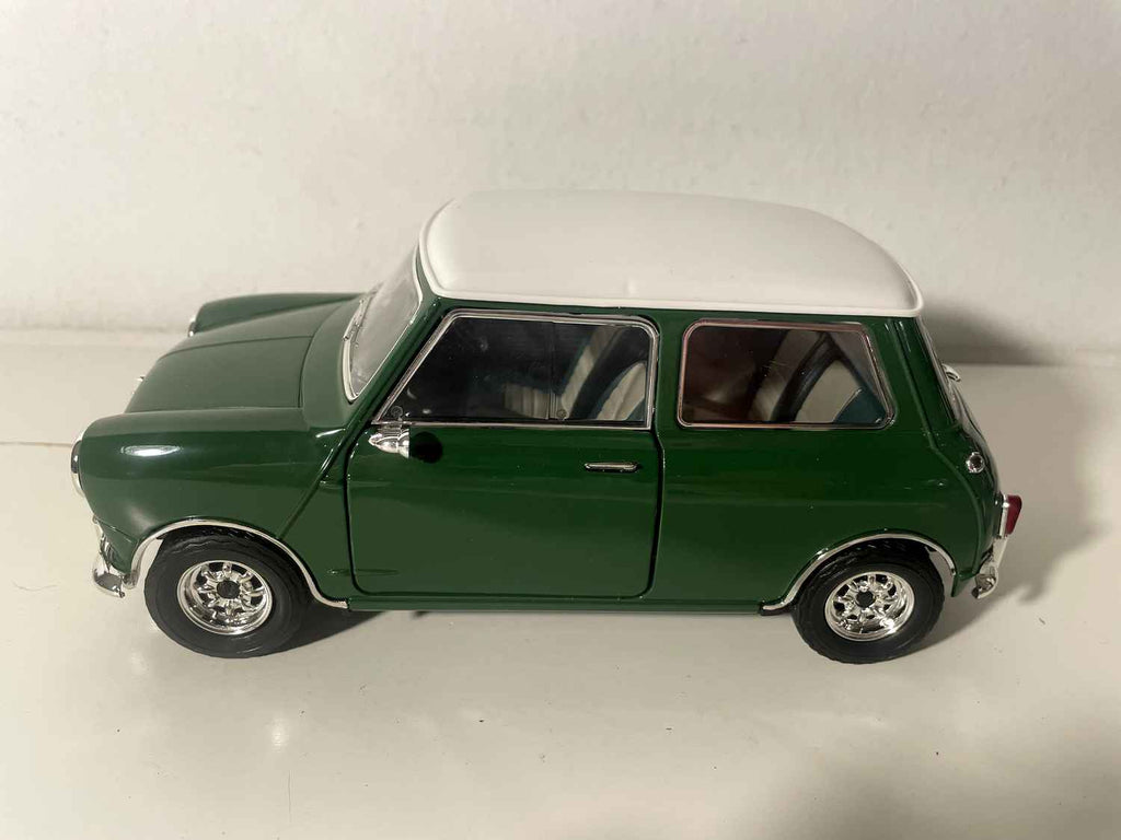 Mini Cooper S verde de 1964 (Solido escala 1/18)
