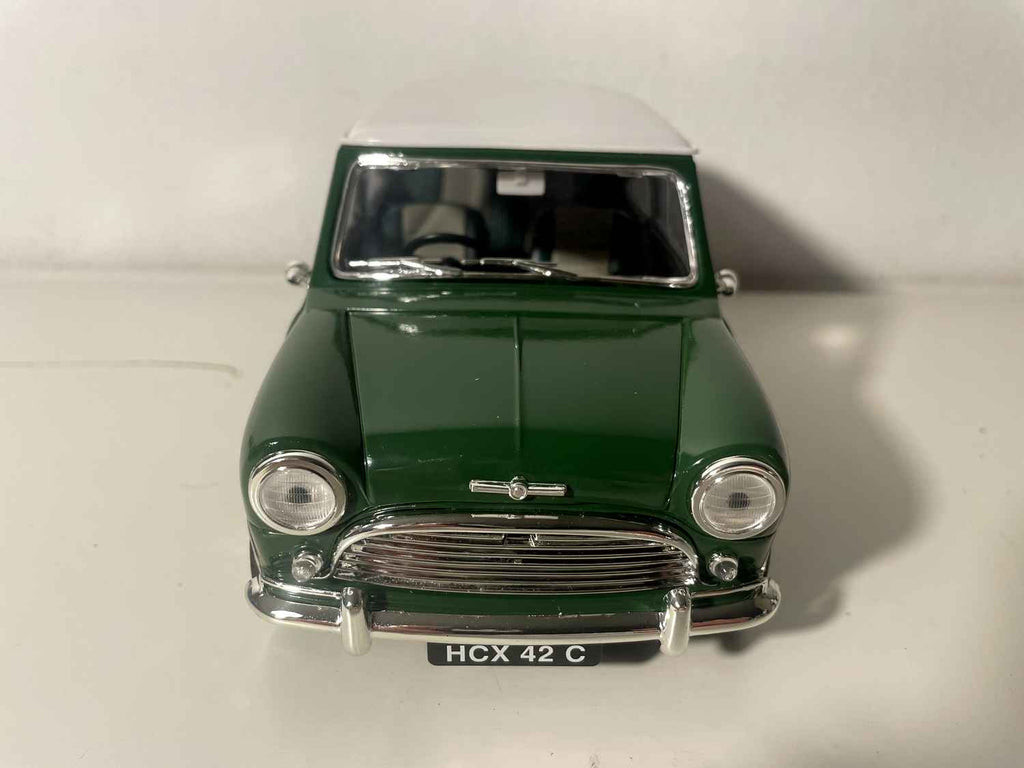 Mini Cooper S verde de 1964 (Solido escala 1/18)
