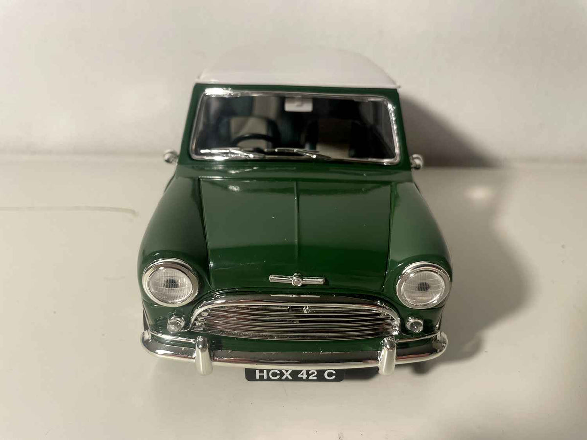 Mini Cooper S verde de 1964 (Solido escala 1/18)