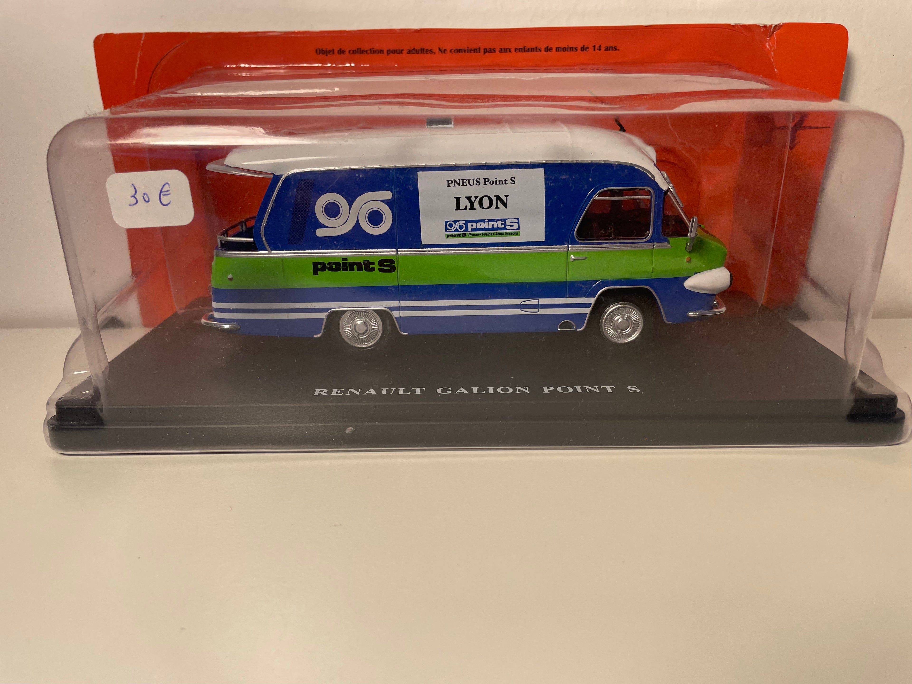 Renault Galion blu e verde Tour de France con pubblicità POINT S