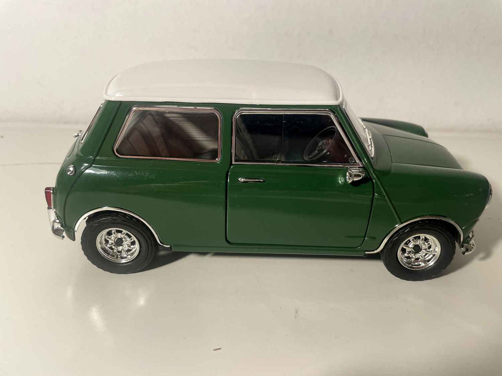 Mini Cooper S verde de 1964 (Solido escala 1/18)