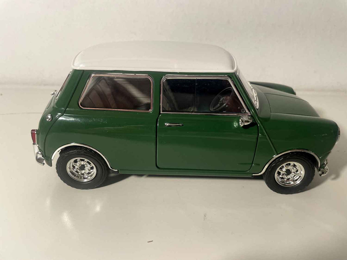 Mini Cooper S verde de 1964 (Solido escala 1/18)