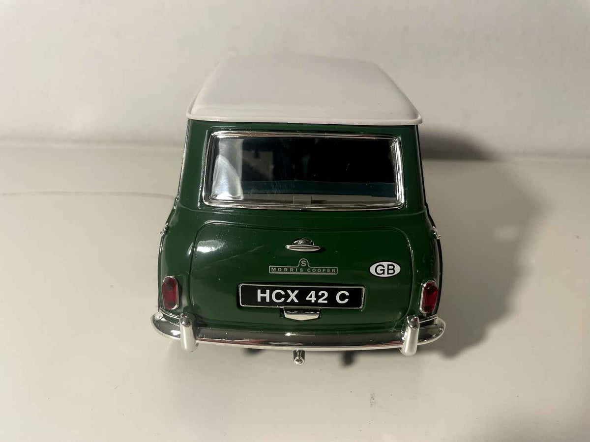 Mini Cooper S verde de 1964 (Solido escala 1/18)