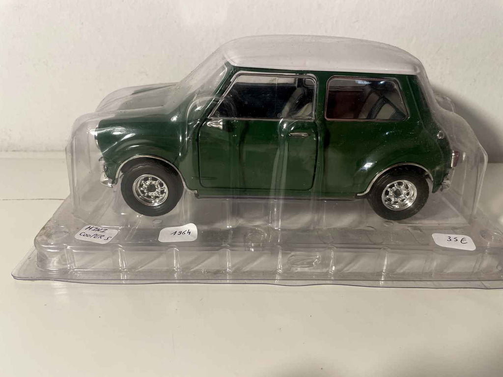 Mini Cooper S verde de 1964 (Solido escala 1/18)