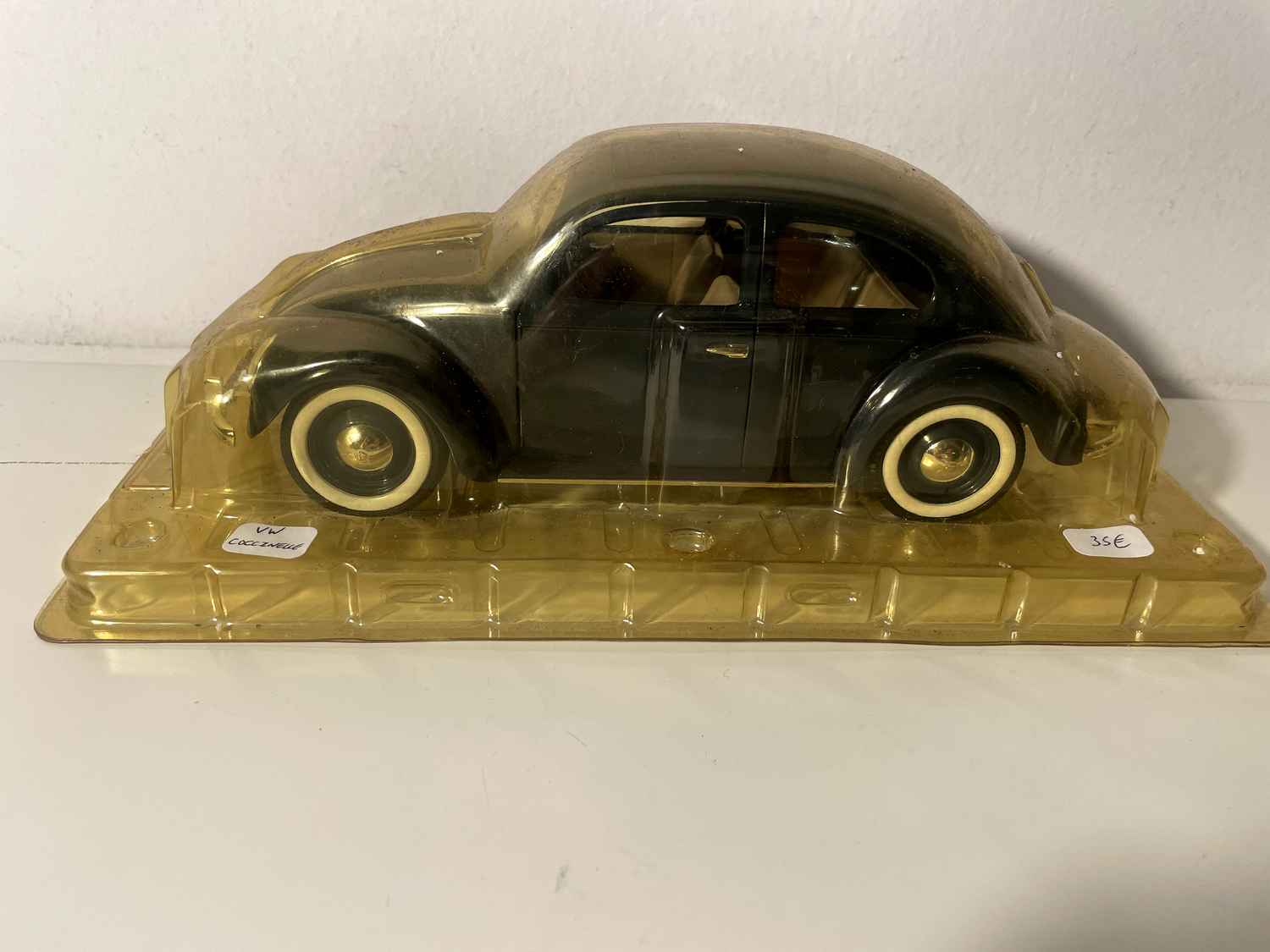 Volkswagen Beetle azul oscuro (Solido escala 1/18)