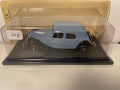Citroën traction 22 berline bleue et noire de 1934