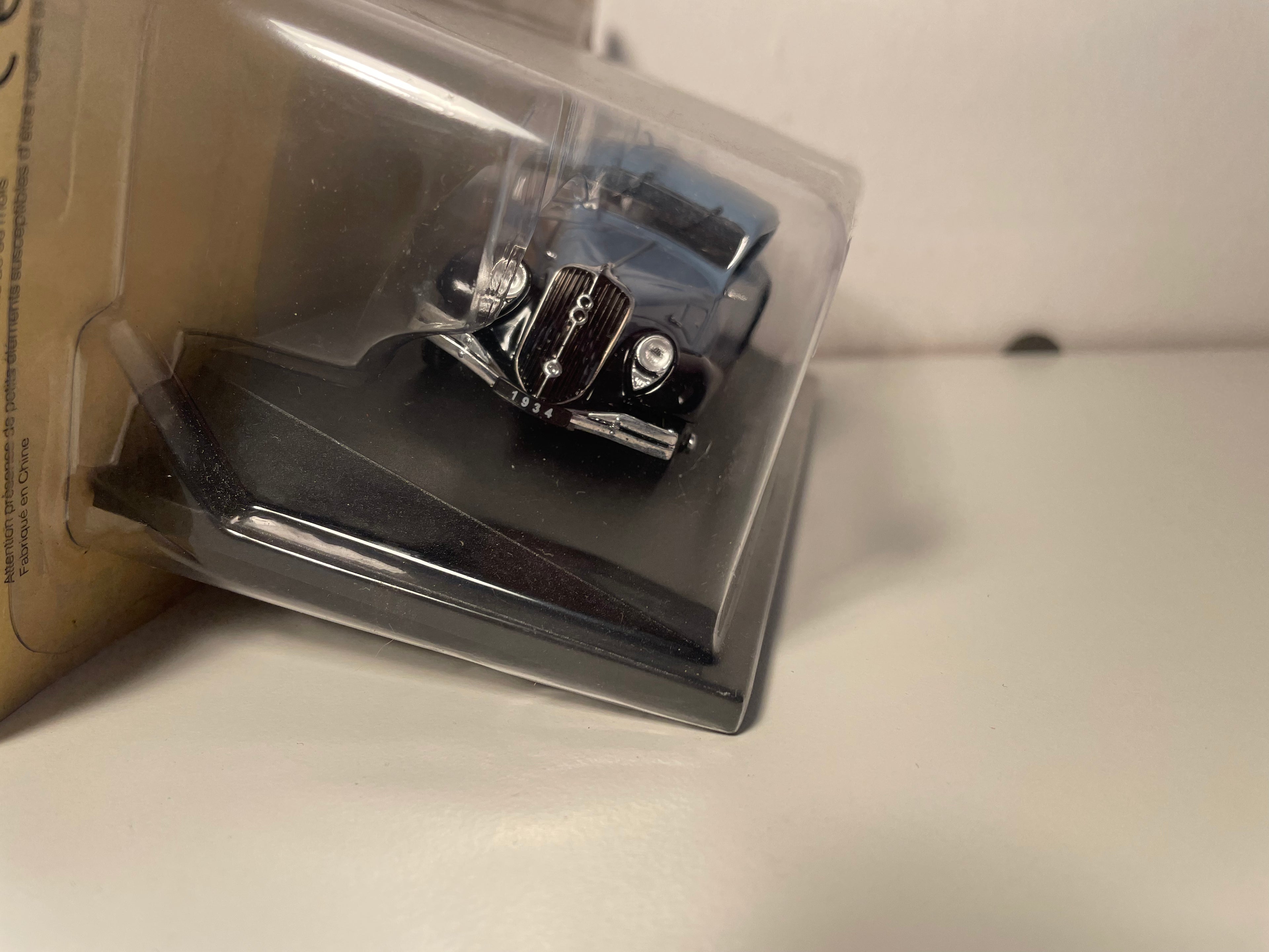 Citroën traction 22 berlina blu e nera del 1934