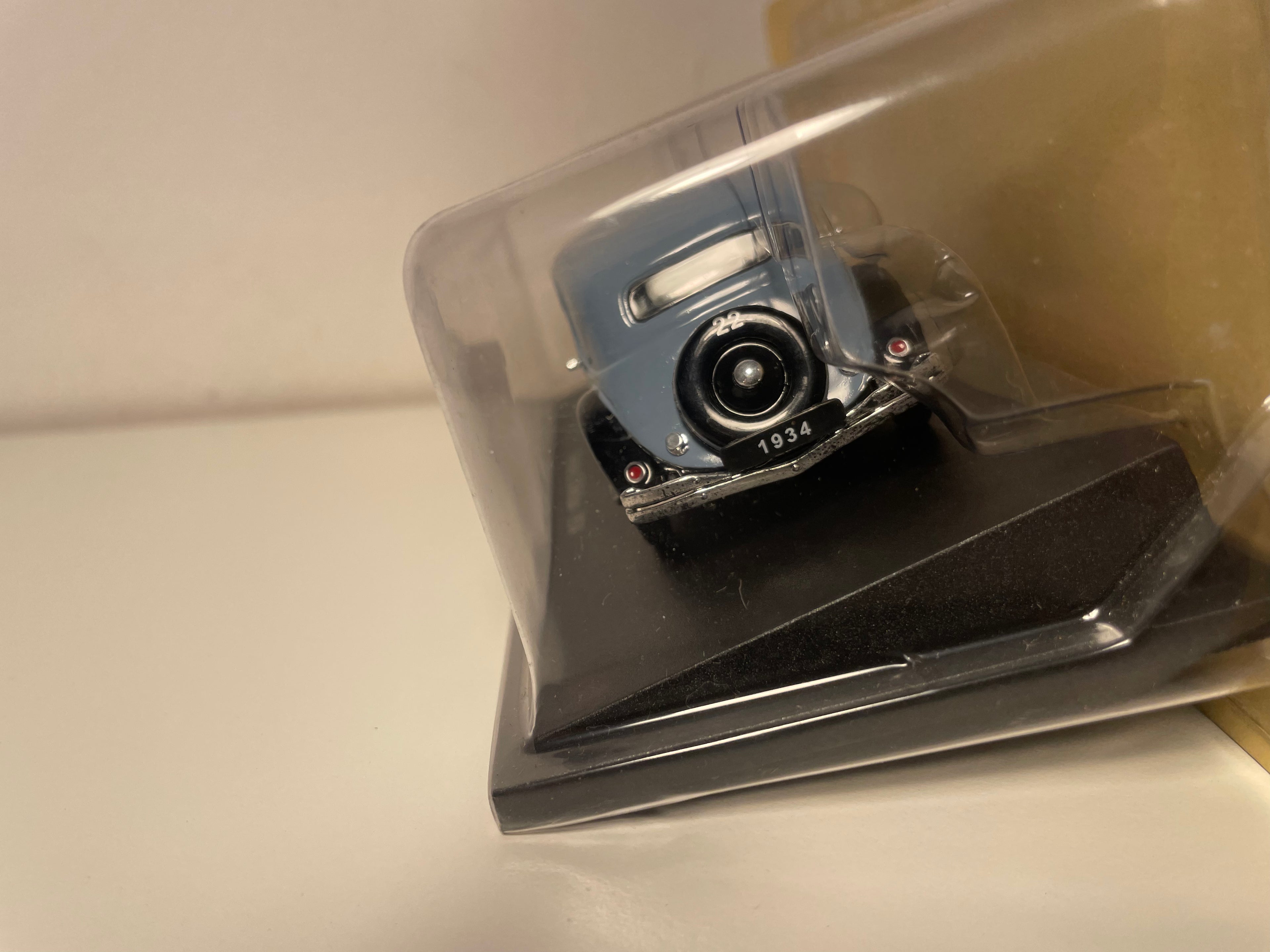 Citroën traction 22 berlina blu e nera del 1934