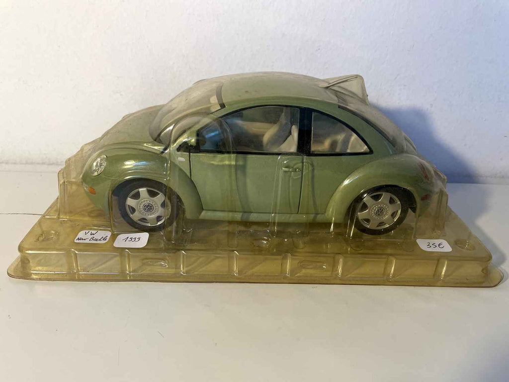 Volkswagen New Beetle verde de 1999 (Solido escala 1/18)