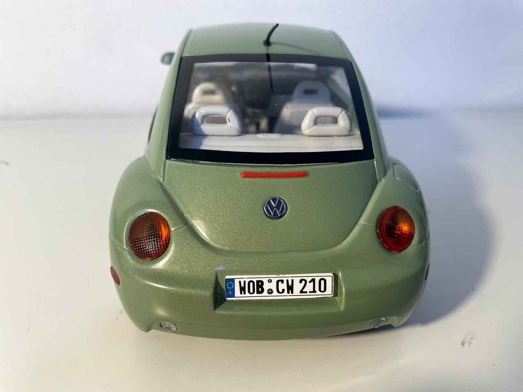 Volkswagen New Beetle verde de 1999 (Solido escala 1/18)