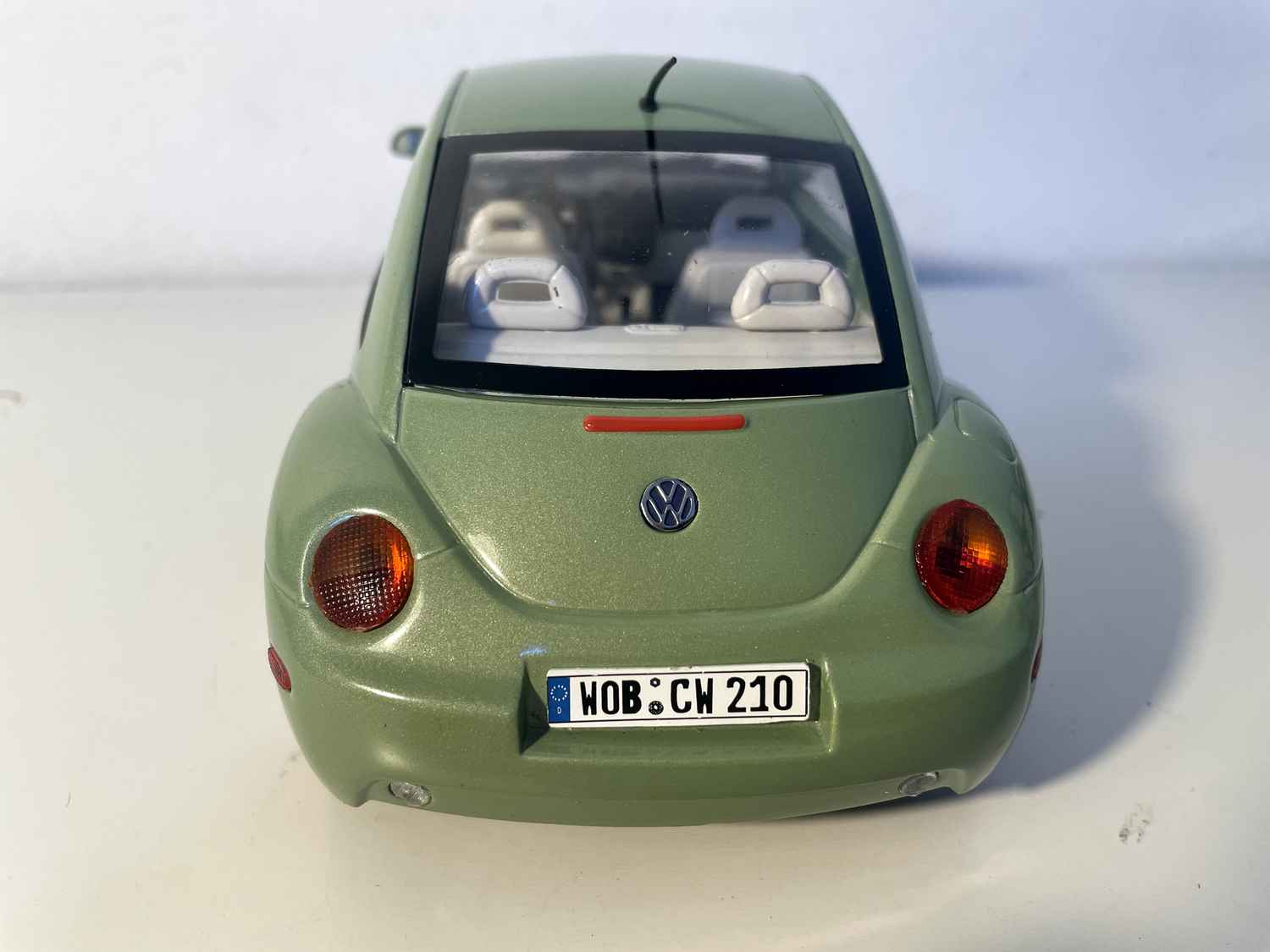 Volkswagen New Beetle verde de 1999 (Solido escala 1/18)