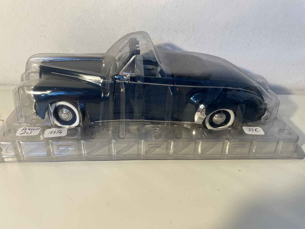 Ciemnoniebieski kabriolet Peugeot 203 z 1954 roku (Solido w skali 1/18)