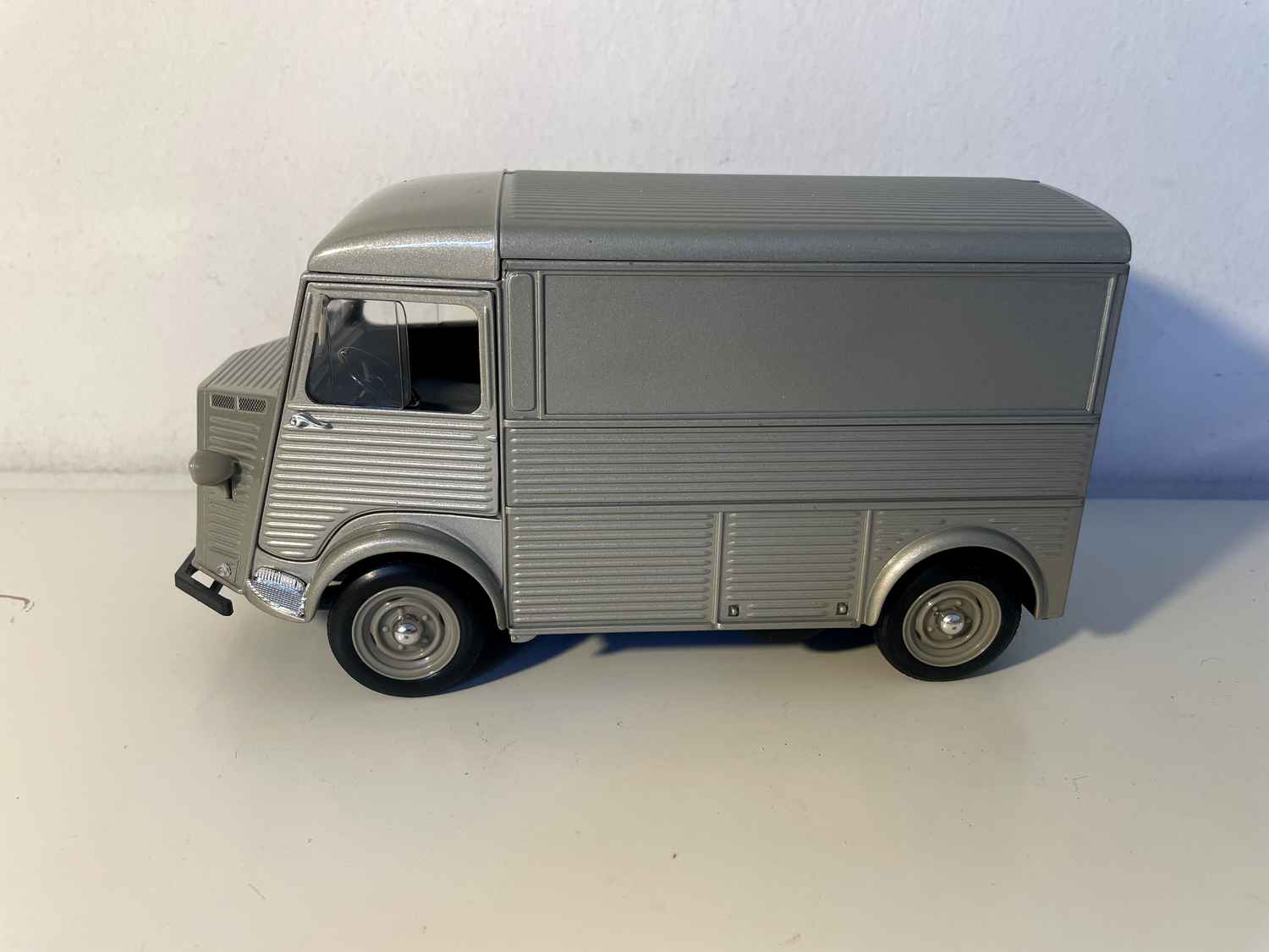 Gray Citroën HY from 1962 (Solido 1/18th scale)