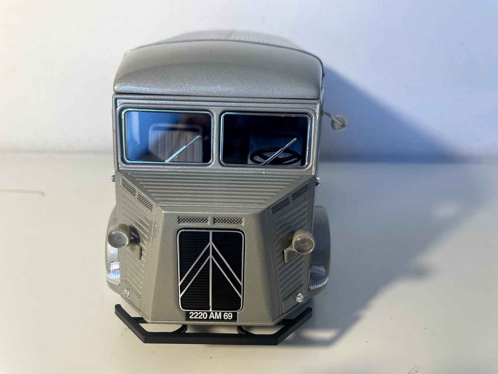 Citroën HY cinzento de 1962 (escala Solido 1/18)