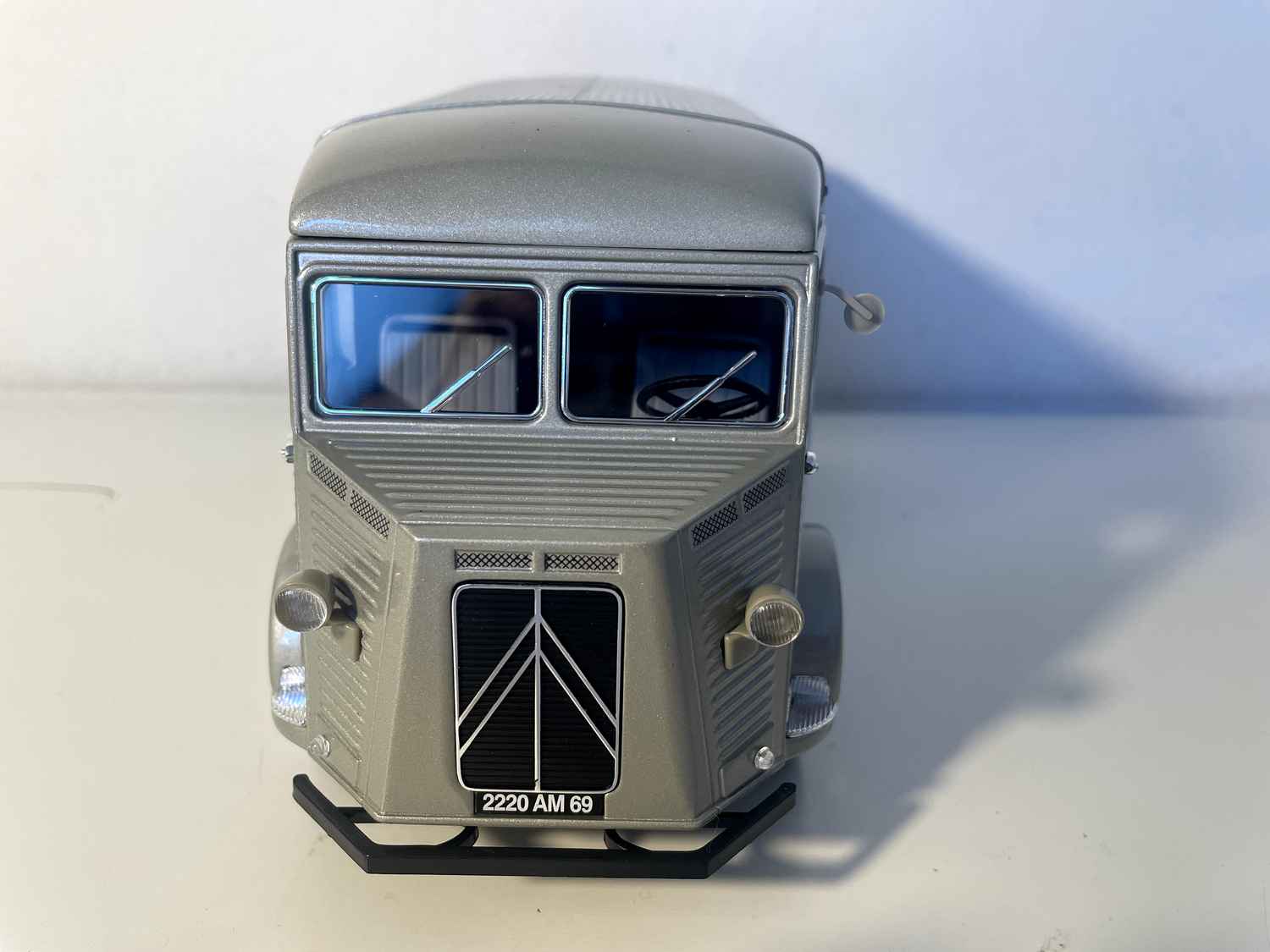 Gray Citroën HY from 1962 (Solido 1/18th scale)