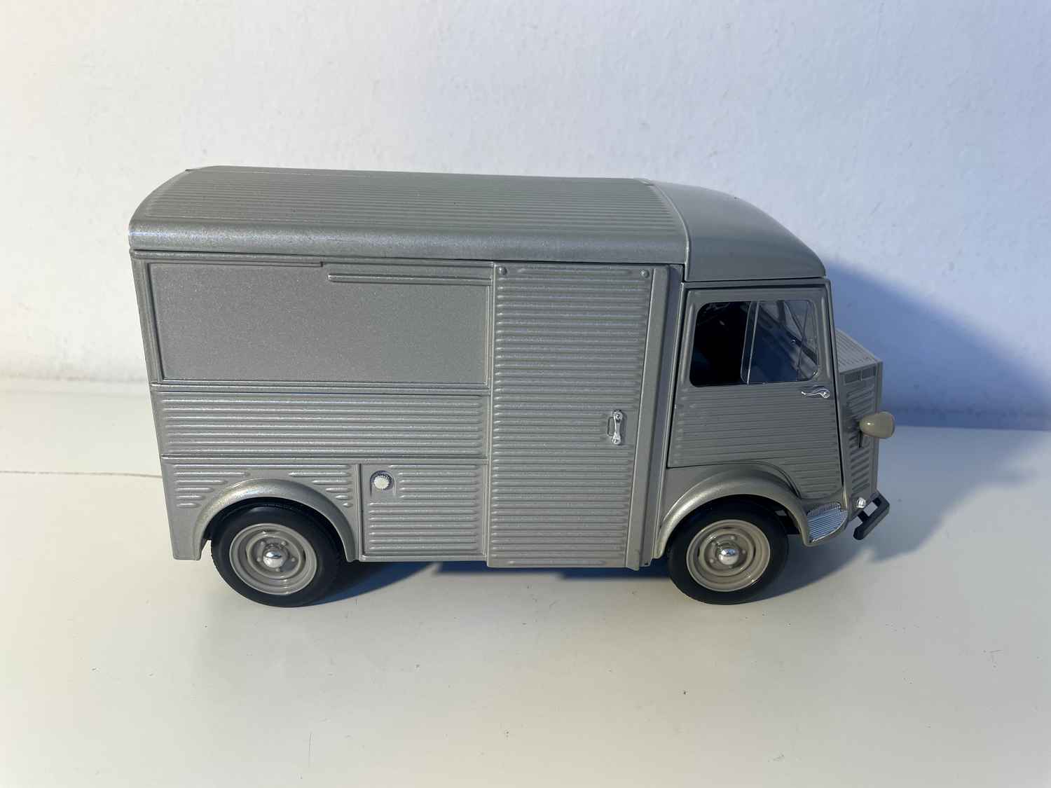 Gray Citroën HY from 1962 (Solido 1/18th scale)