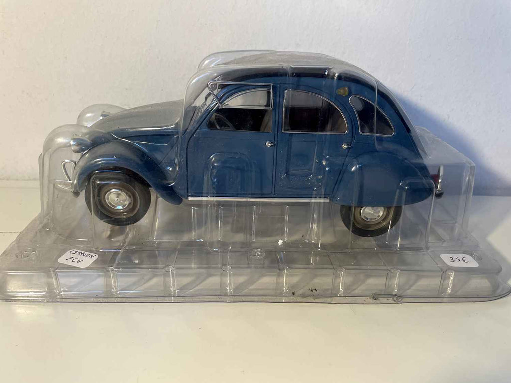 Citroën 2 CV bleue foncée (Solido échelle 1/18ème)