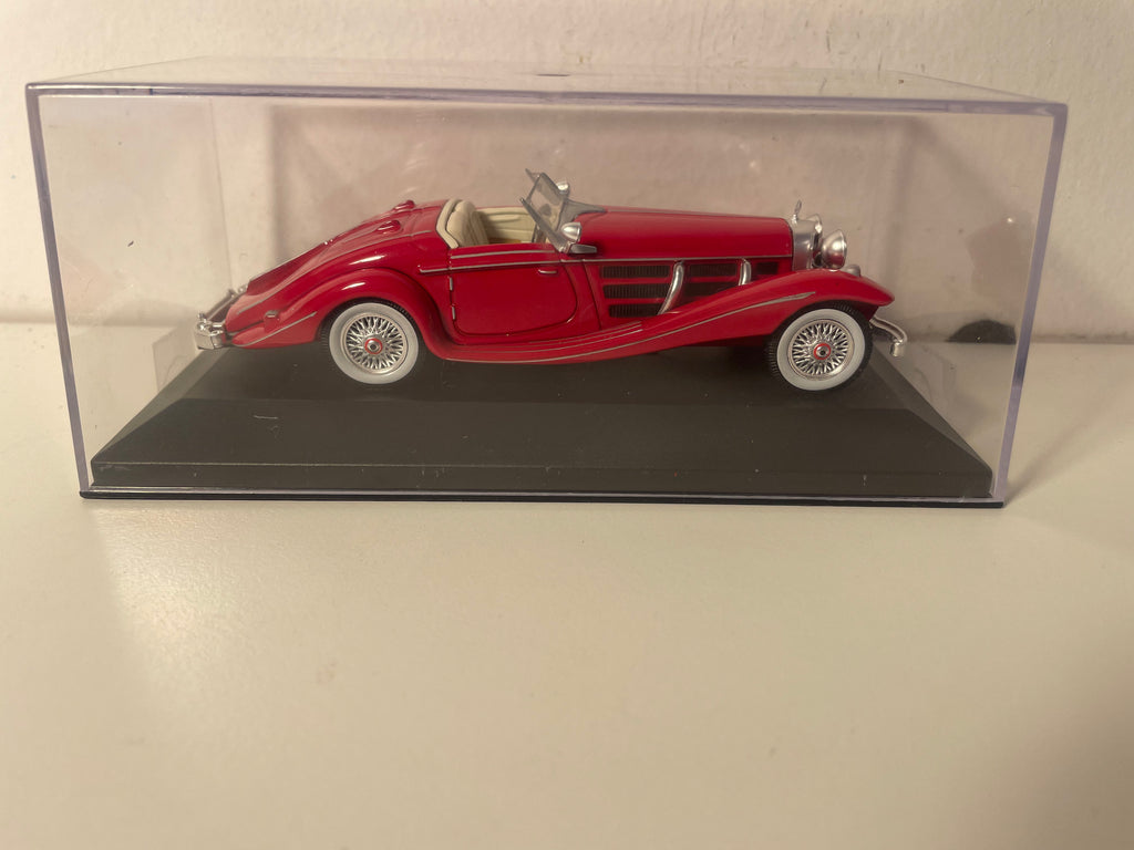 Mercedes 540K rouge foncé de 1936