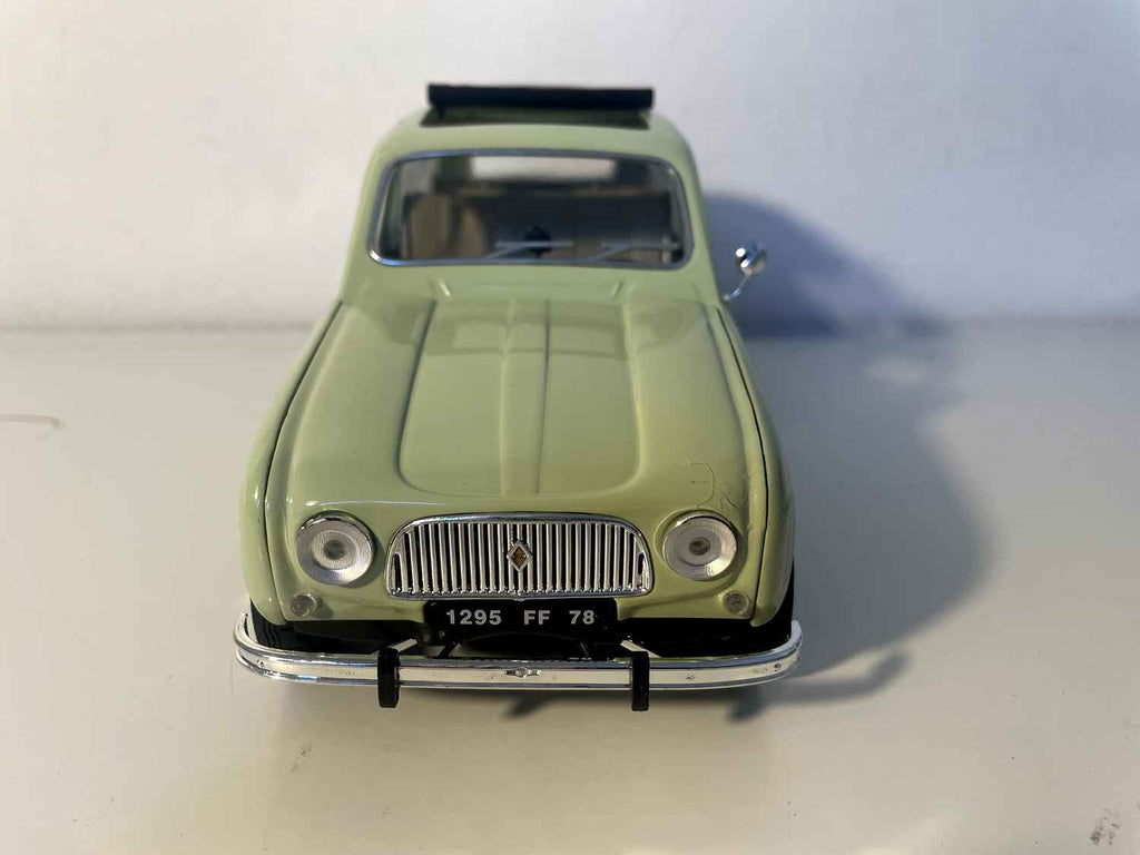 Renault 4L jasnozielony (anyżowy) (Solido w skali 1/18)