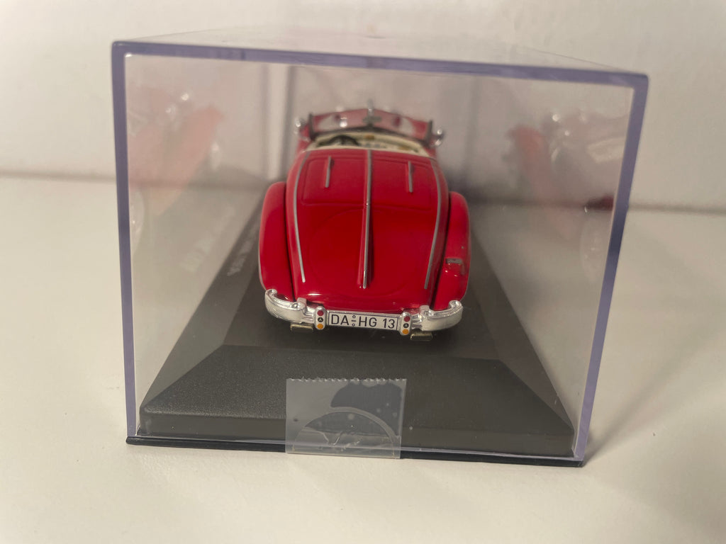 Mercedes 540K rouge foncé de 1936