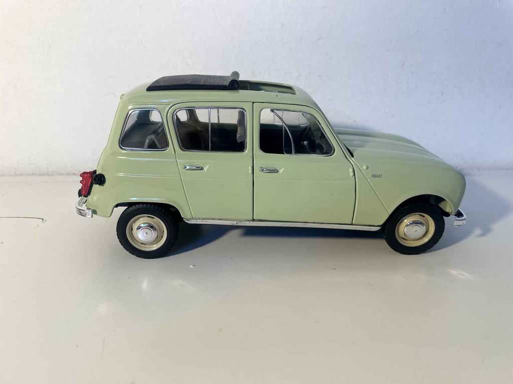 Renault 4L jasnozielony (anyżowy) (Solido w skali 1/18)