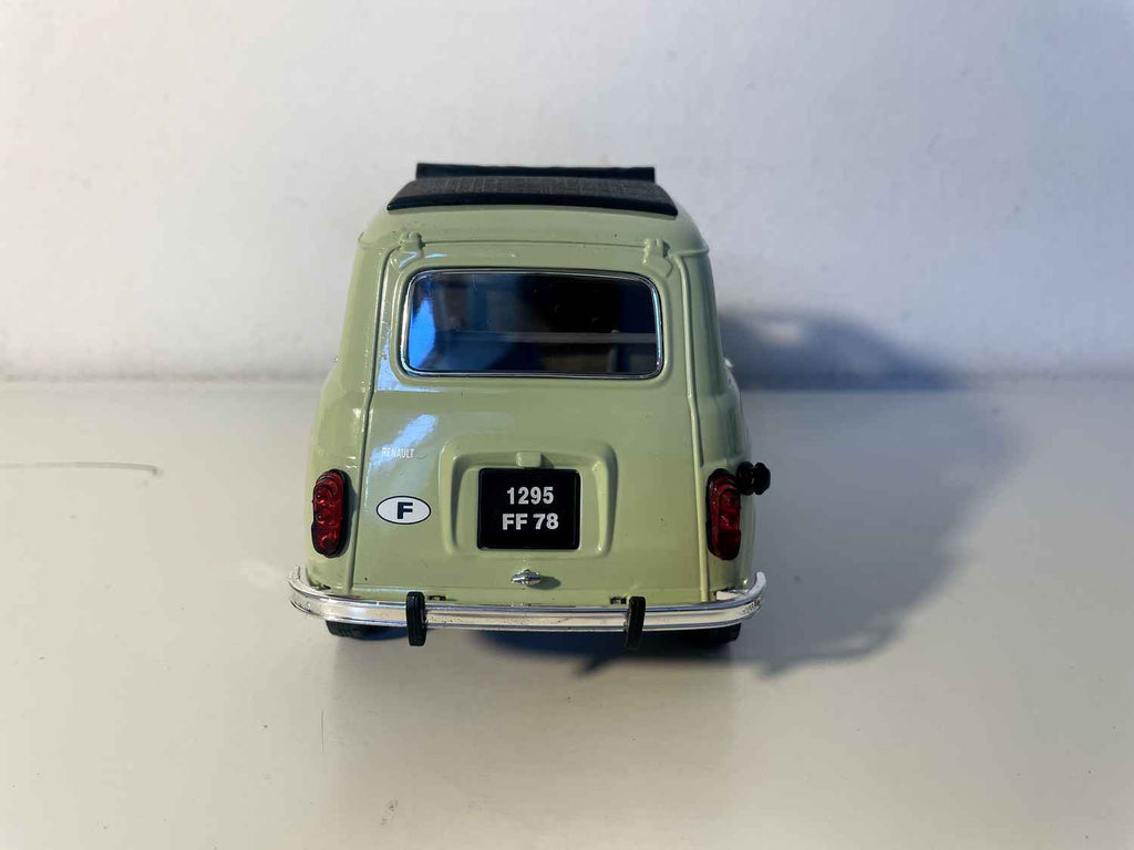Renault 4L jasnozielony (anyżowy) (Solido w skali 1/18)