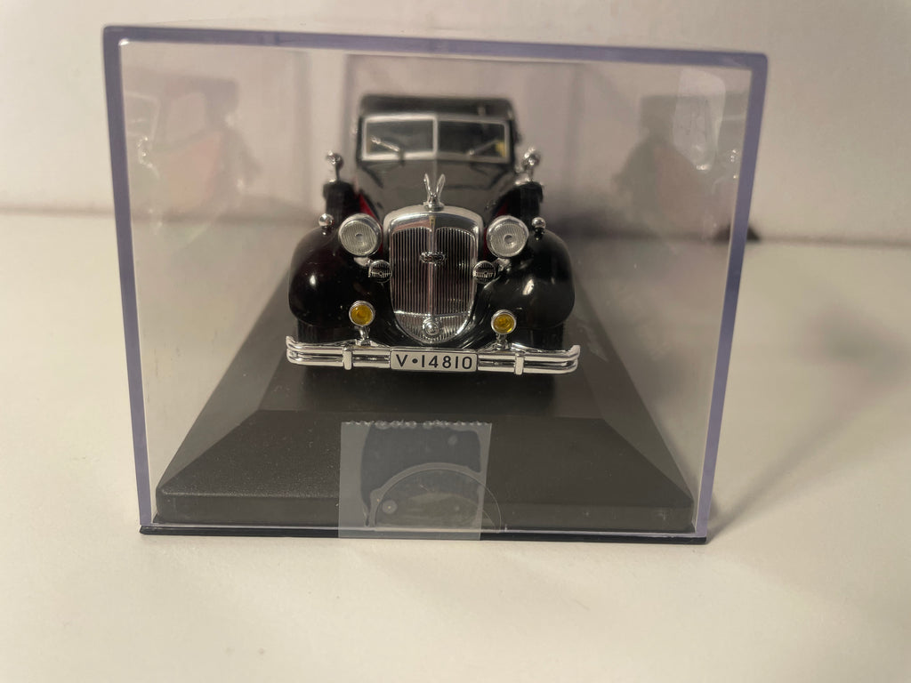 Cabriolet Horch 853A em Vermelho Escuro e Preto de 1938