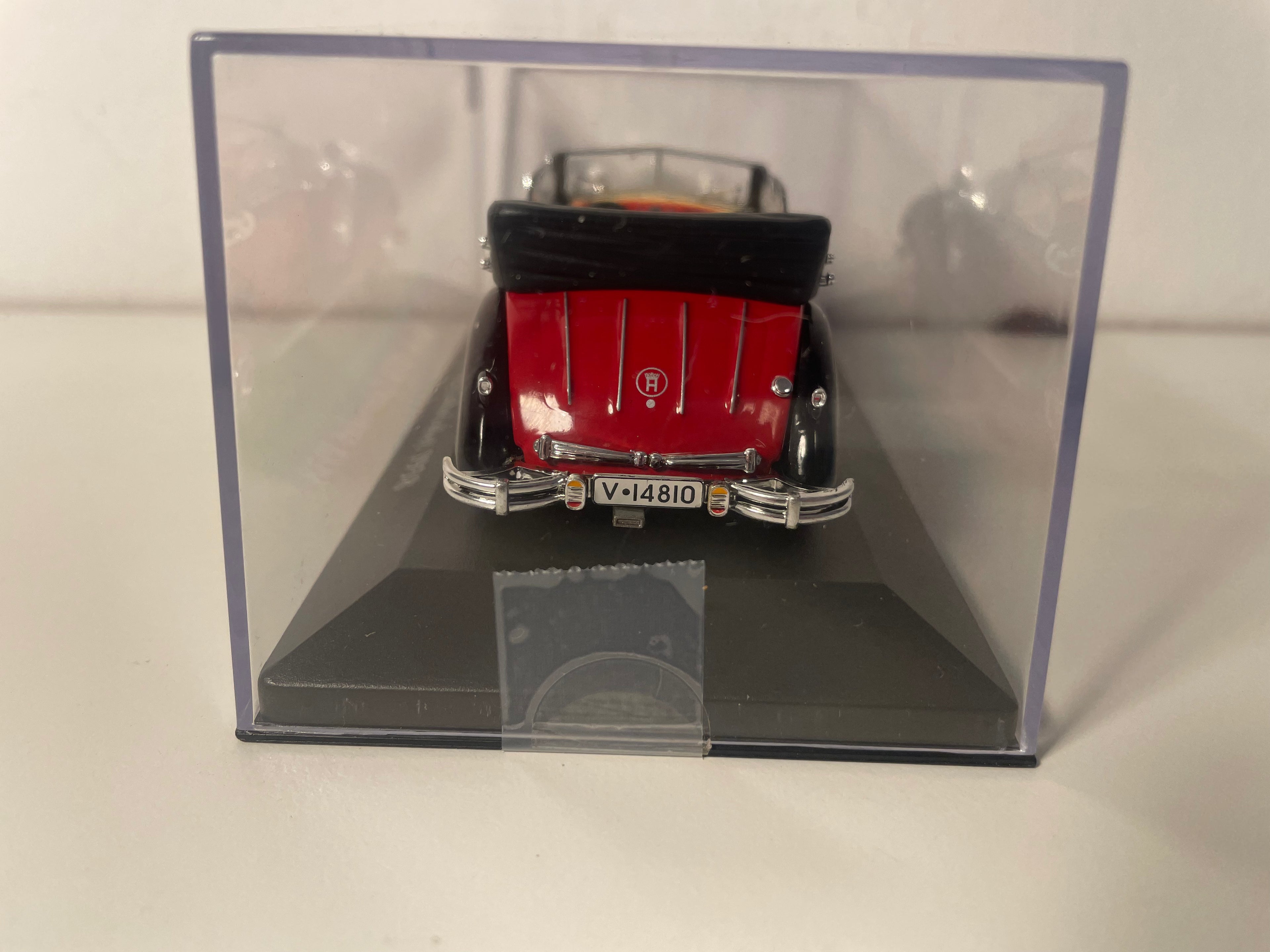 Horch 853A cabriolet nera e rossa scura del 1938