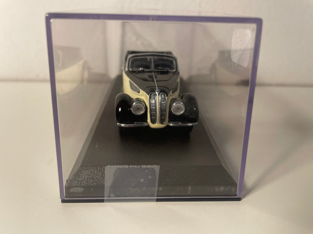 BMW 327 beige y negro cabriolet de 1941 (a priori)