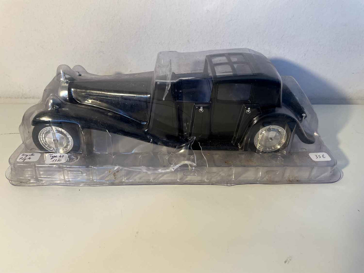 Schwaarze Bugatti Royale Typ 41 vun 1930 (Solido 1/18. Skala)