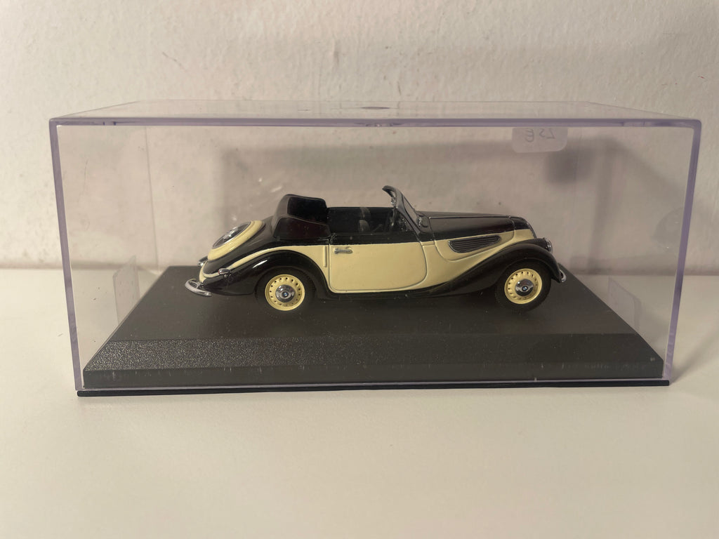 BMW 327 beige y negro cabriolet de 1941 (a priori)
