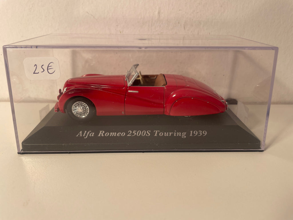 1939 Rode Alfa Romeo 2500S Touring