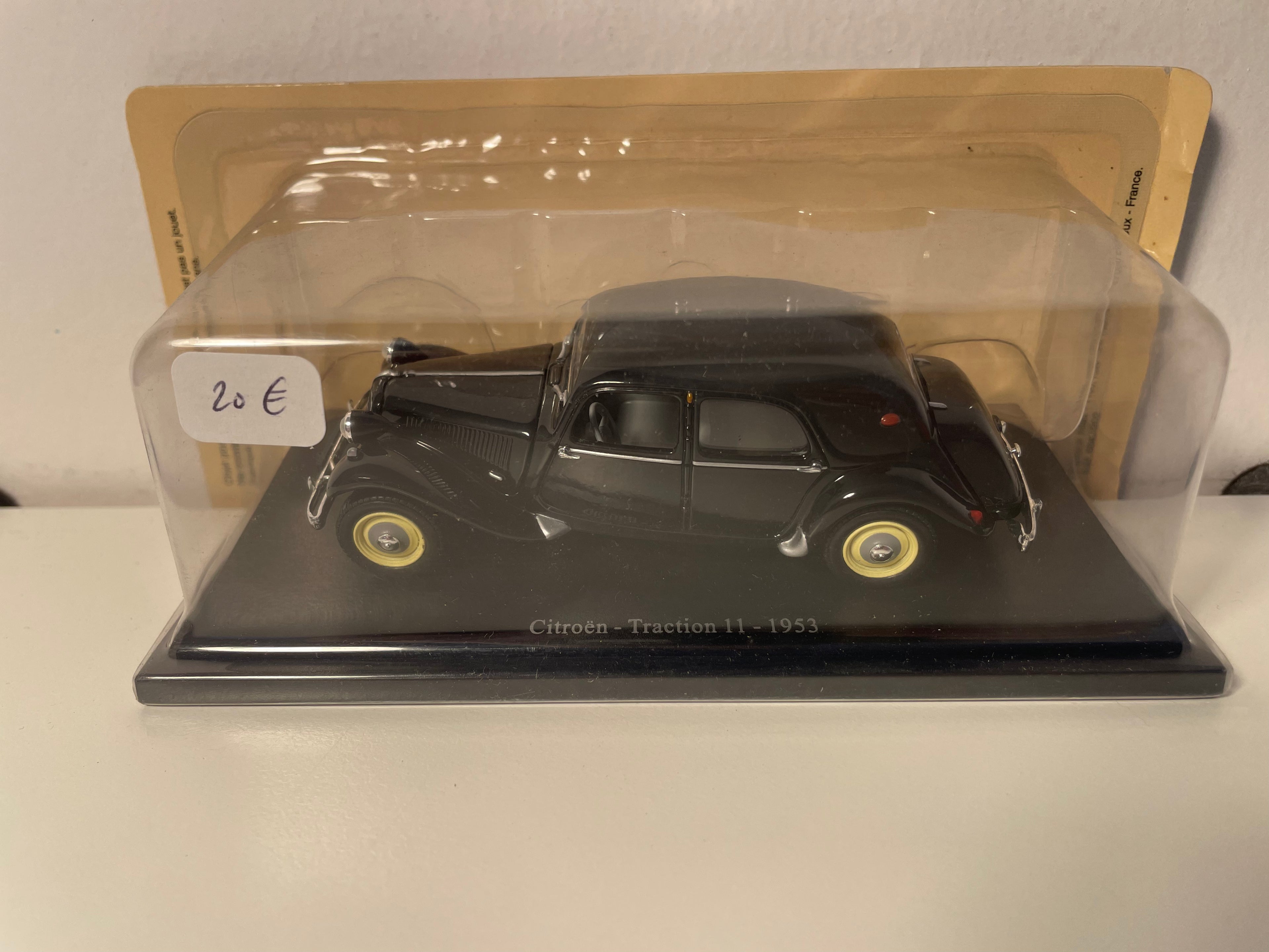 Citroën traction 11 nera del 1953