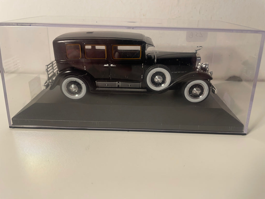 1930 Cadillac V16 Imperial Sedan Black (American Car)