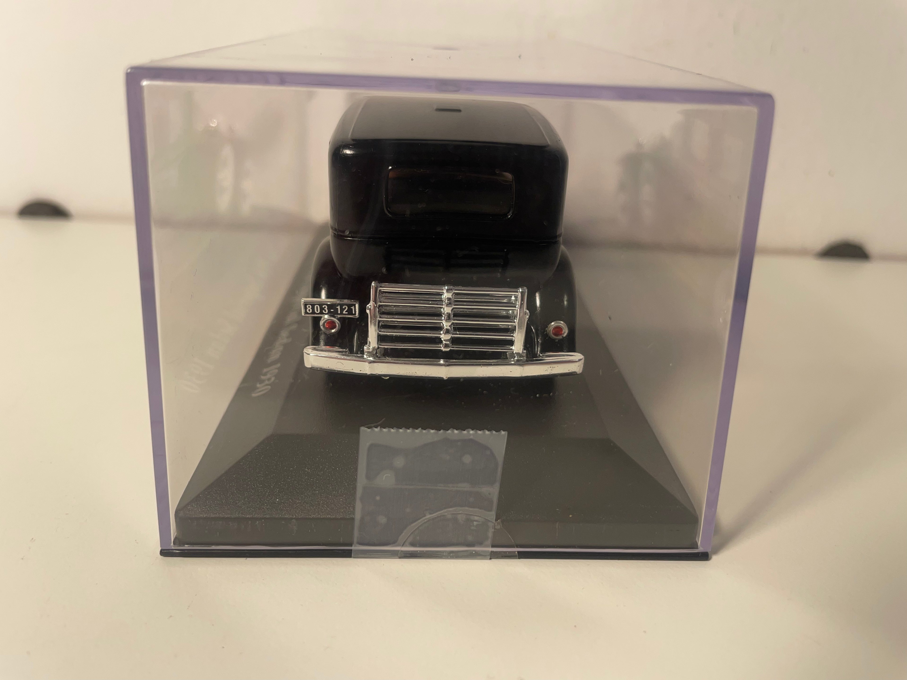 Cadillac V16 Impérial Sedan noire de 1930 (voiture américaine)