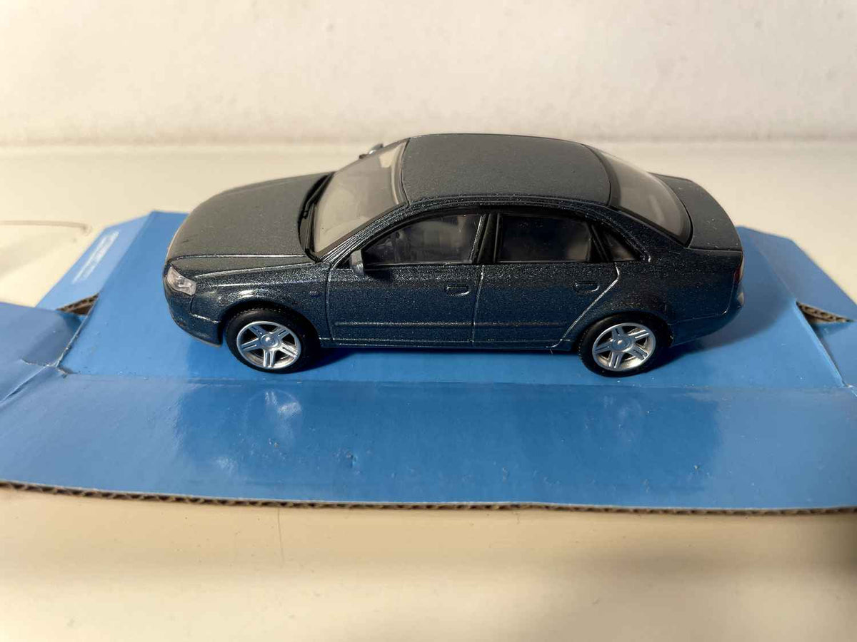 Audi A4 Sedán gris azulado - colección CityCruiser