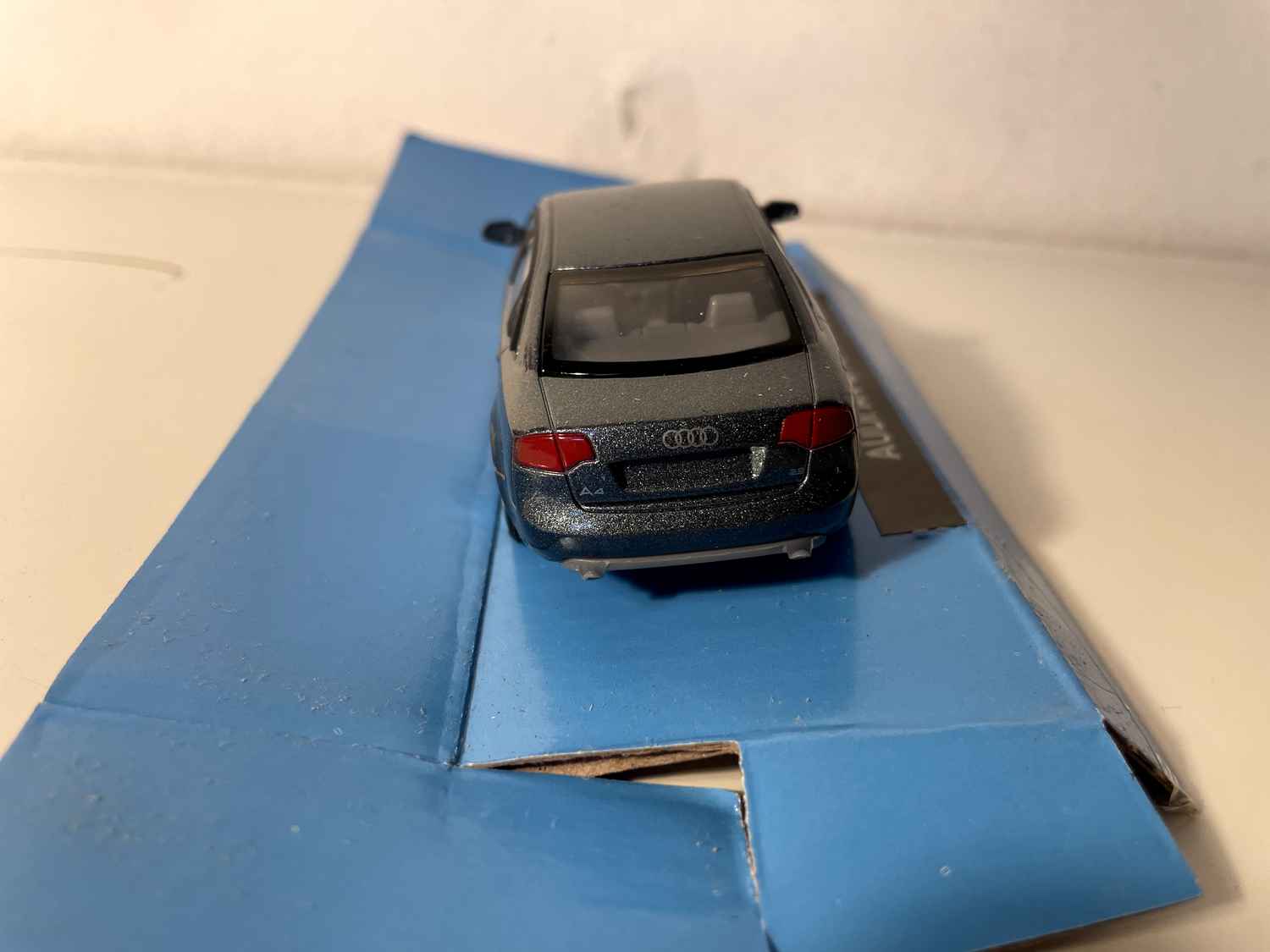 Audi A4 Sedán gris azulado - colección CityCruiser