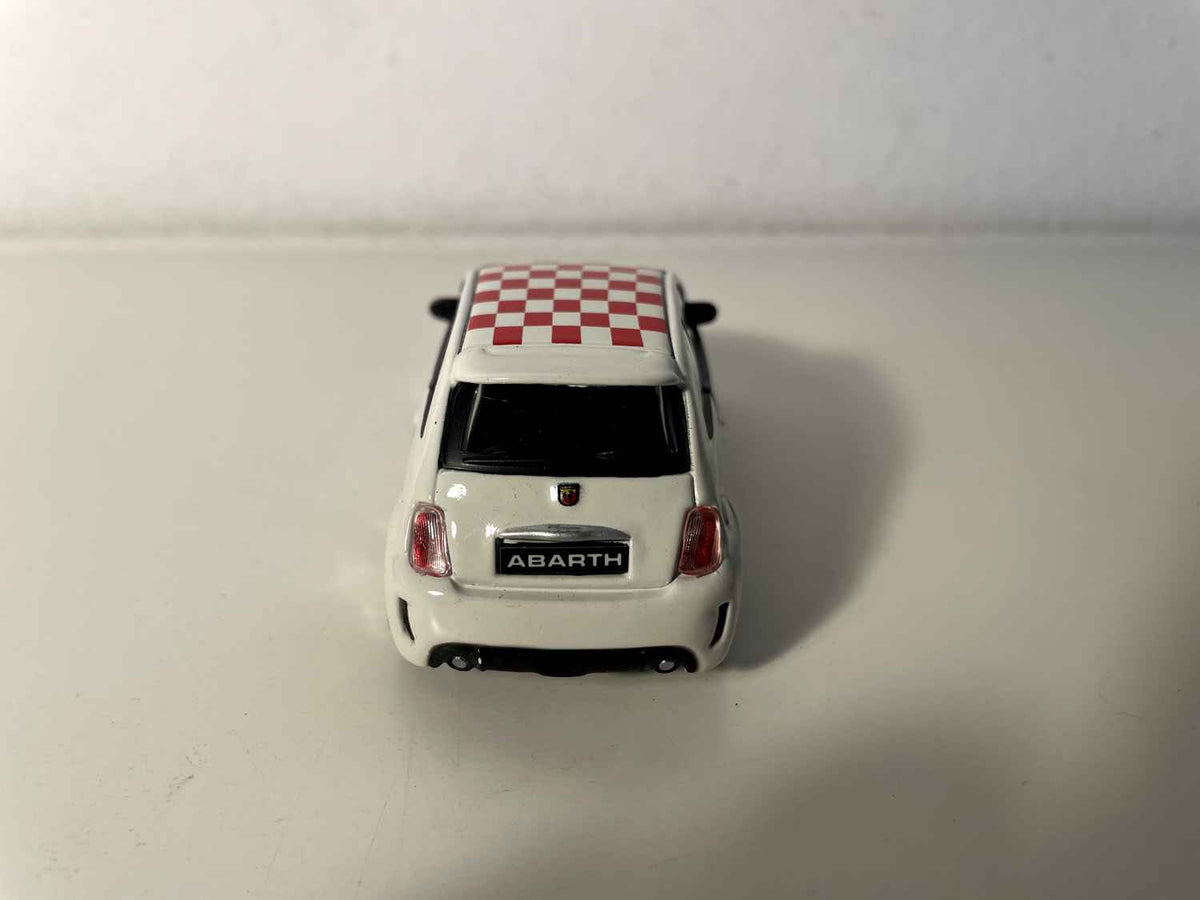 Fiat Abarth 500 branca com teto quadriculado branco e vermelho - Burago